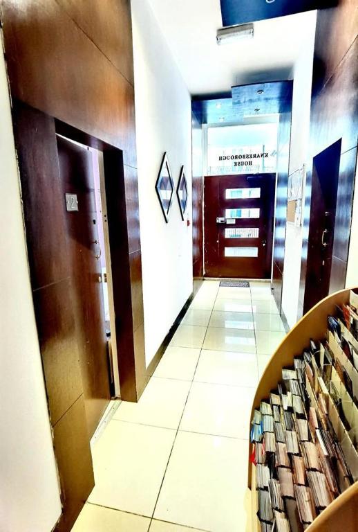 Cromwell Apartments - One-Bedroom Apartment