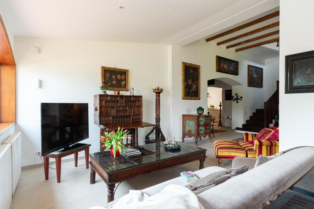 a living room with a couch and a coffee table at Domus Orestea Luxury Suites in Palermo