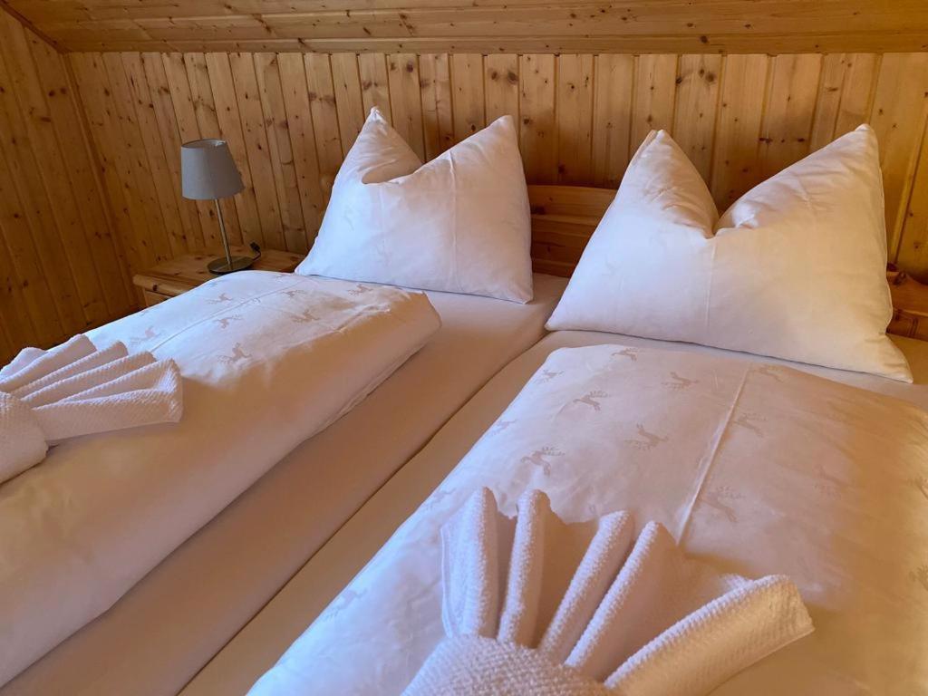 Postel nebo postele na pokoji v ubytování FERIENHAUS WALDTRAUM