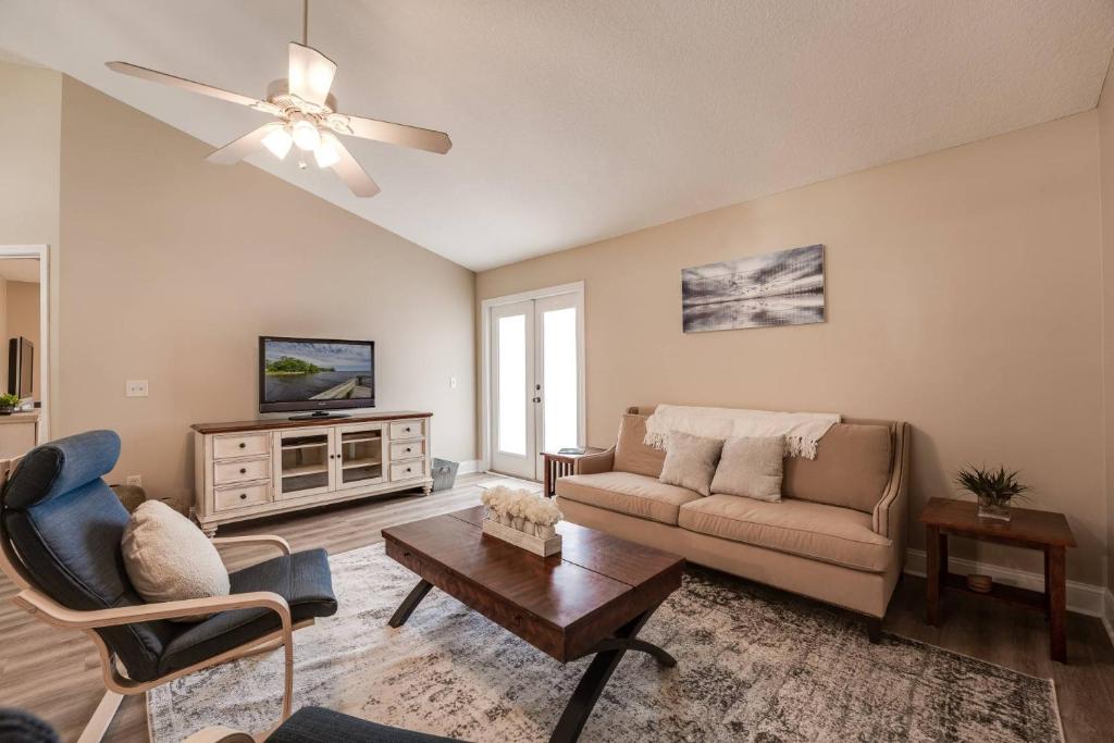 a living room with a couch and a tv at Honey Bee Hideaway in Fleming Island