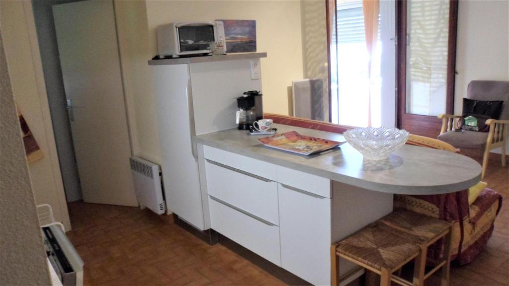 a kitchen with a counter with a microwave on it at valras appartement T2 proche mer et port in Valras-Plage