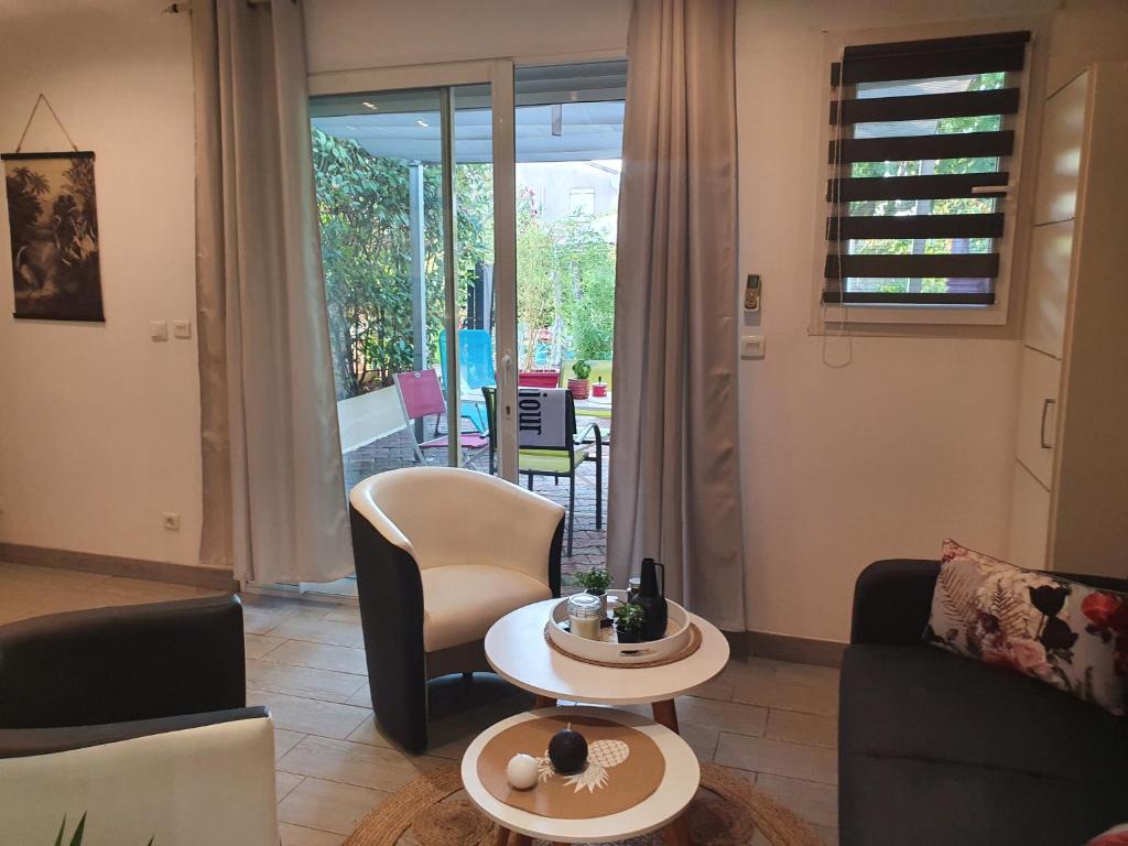 Posezení v ubytování Villa les palmiers -Stretta di i mandarini