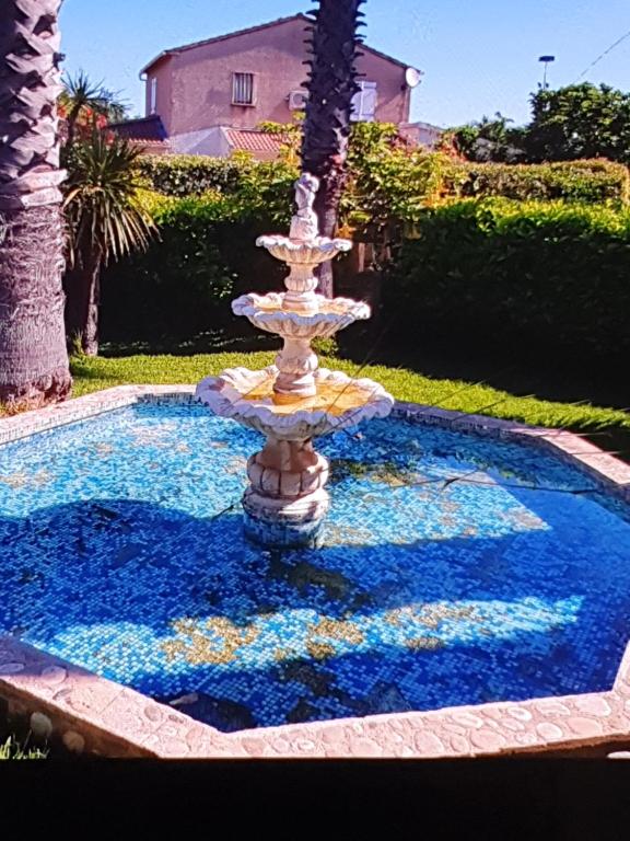 Bazén v ubytování Villa les palmiers -Stretta di i mandarini nebo v jeho okolí