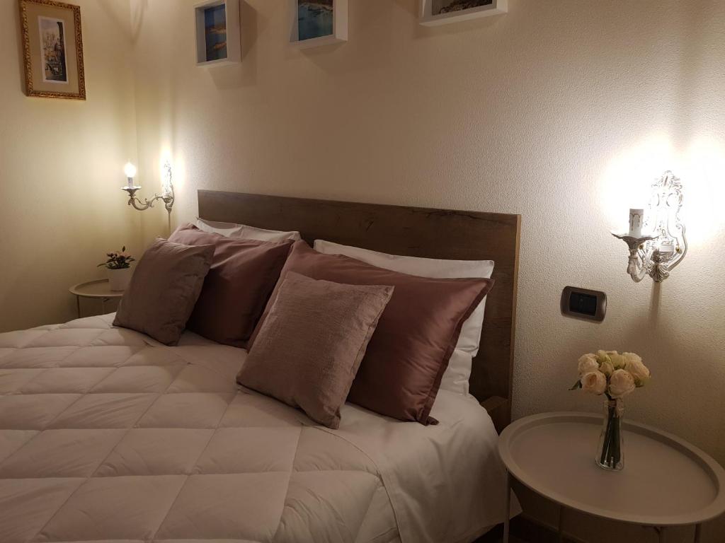 A bed or beds in a room at Grace dell'isola dei Coralli