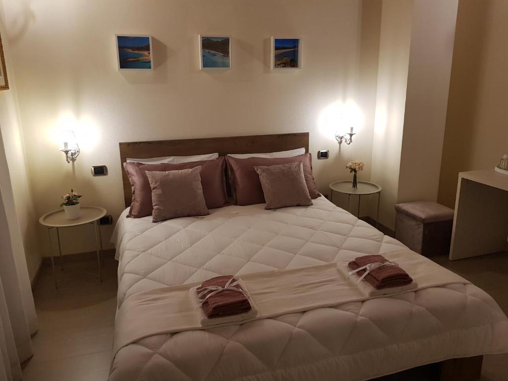 A bed or beds in a room at Grace dell'isola dei Coralli