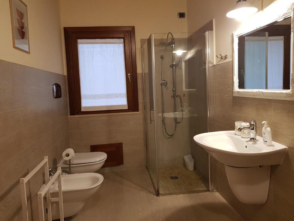 A bathroom at Grace dell'isola dei Coralli