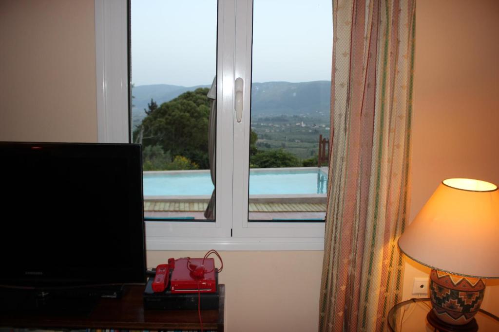 A general mountain view or a mountain view taken from A villát