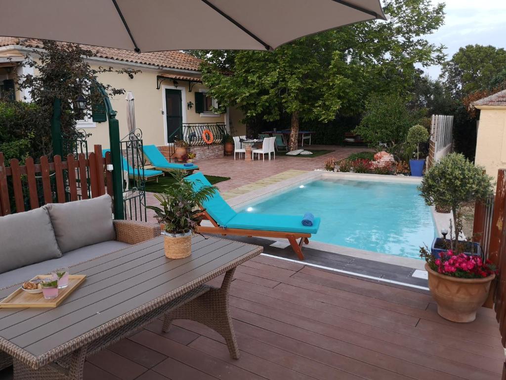 The swimming pool at or close to Villa Pigi