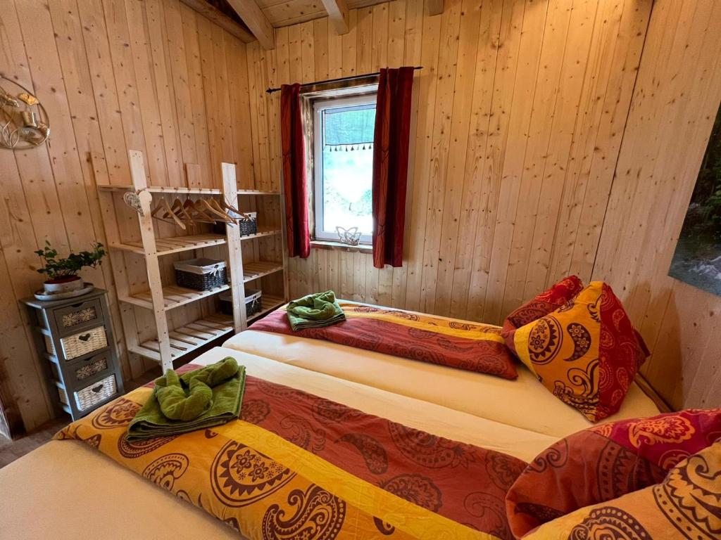 Postel nebo postele na pokoji v ubytování Bergblick Hollnhof