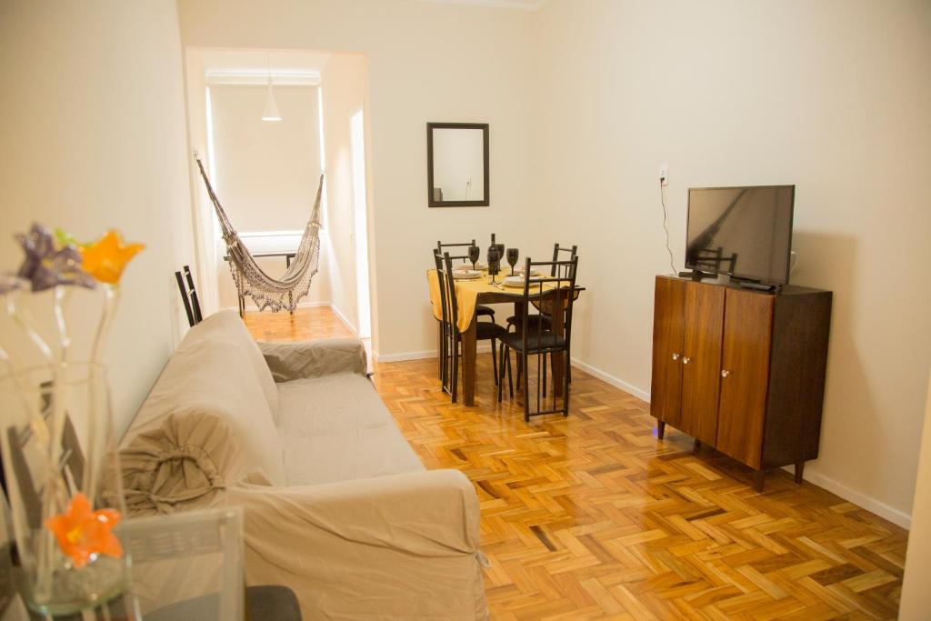APARTAMENTO CONFORTÁVEL EM COPACABANA - Housity
