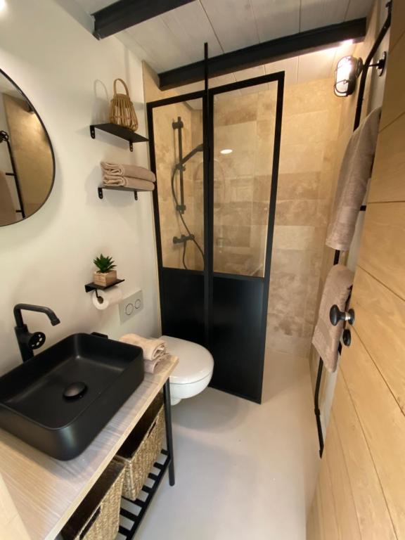 Ein Badezimmer in der Unterkunft Le Celadon
