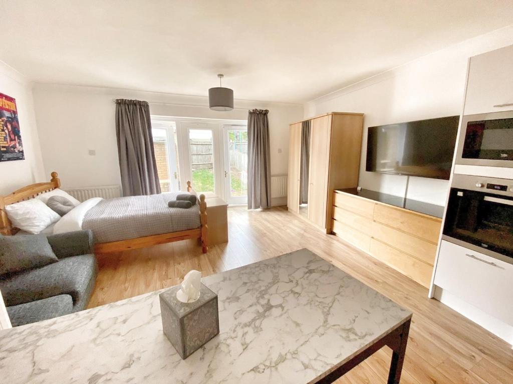 London Excel Apartment with Parking