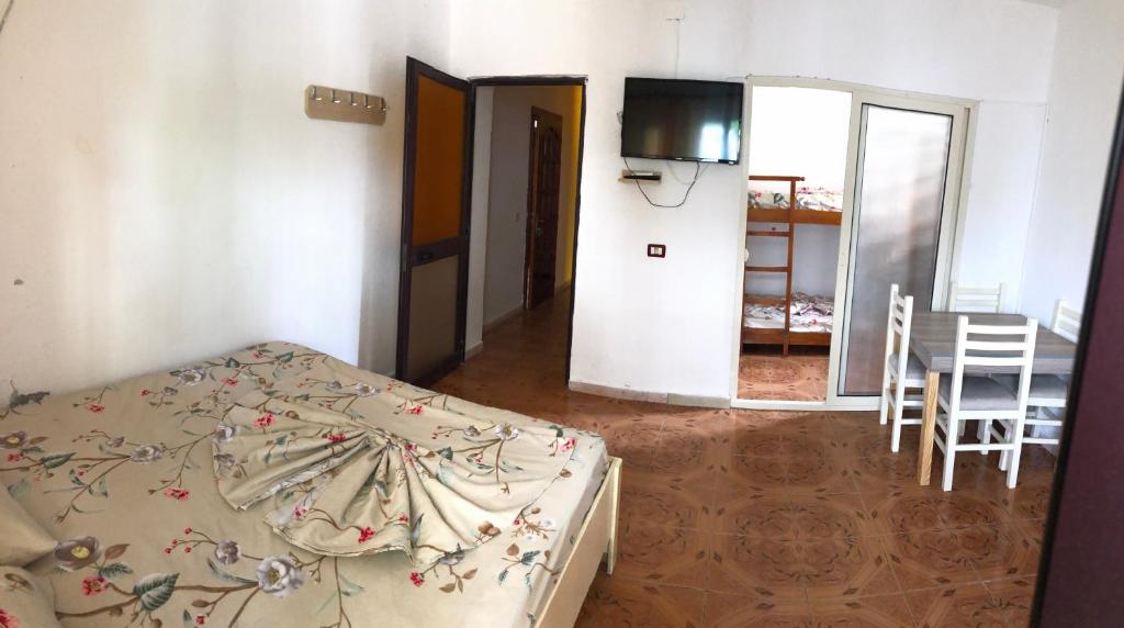 Postel nebo postele na pokoji v ubytování Hotel Gjinaj