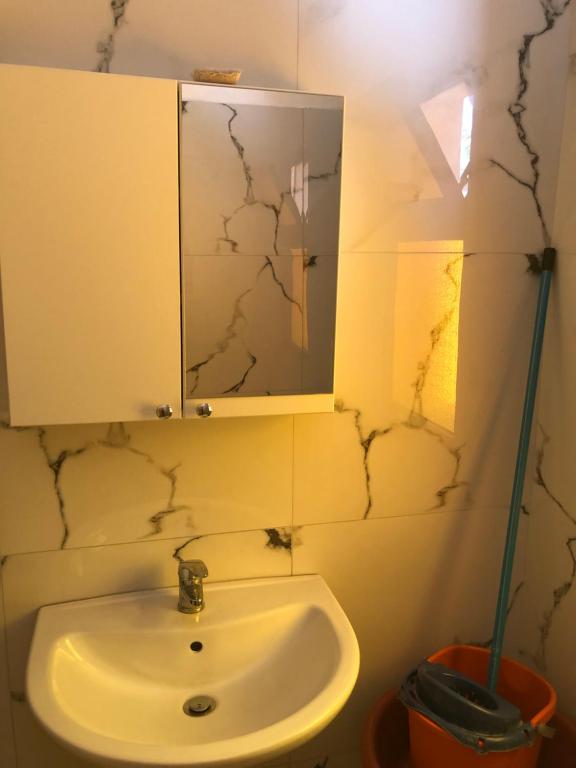 Koupelna v ubytování Hotel Gjinaj