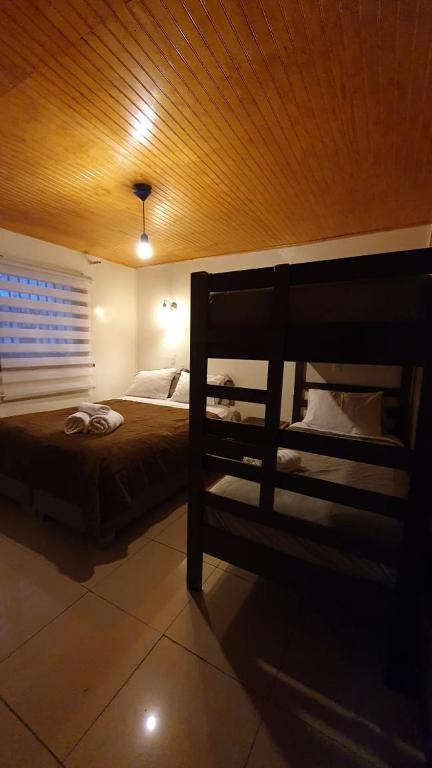 Hostal Las Heras - 共用浴室的家庭房