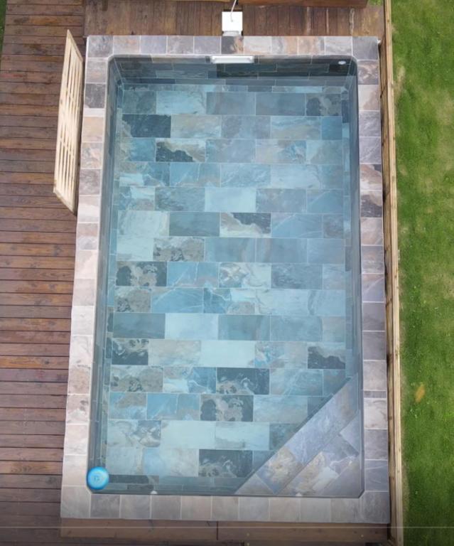 Fotografie z fotogalerie ubytování Mara'ai le spot Tubuai, Chambre Triple Deluxe Mahu SDB Privée avec piscine v Tubuai