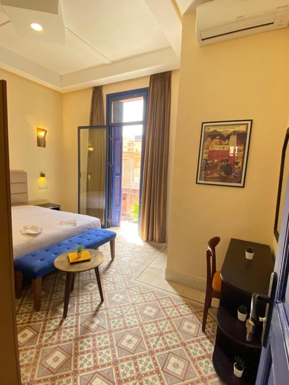 Comfy Colonial Apartments - Superior Apartment