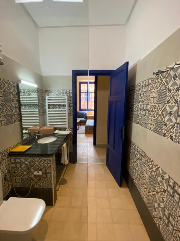 Comfy Colonial Apartments — photo 4