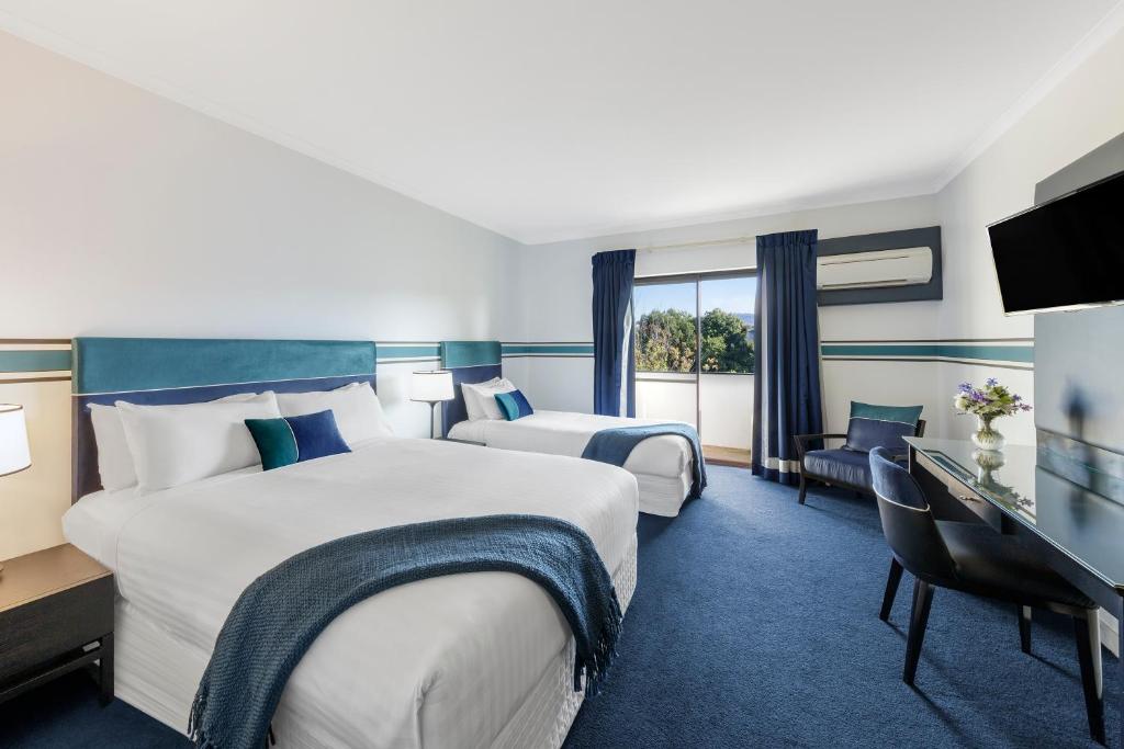Ramada by Wyndham Diplomat Canberra - Resim 5