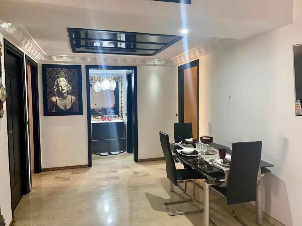 Apartment with Terrace - Apartment
