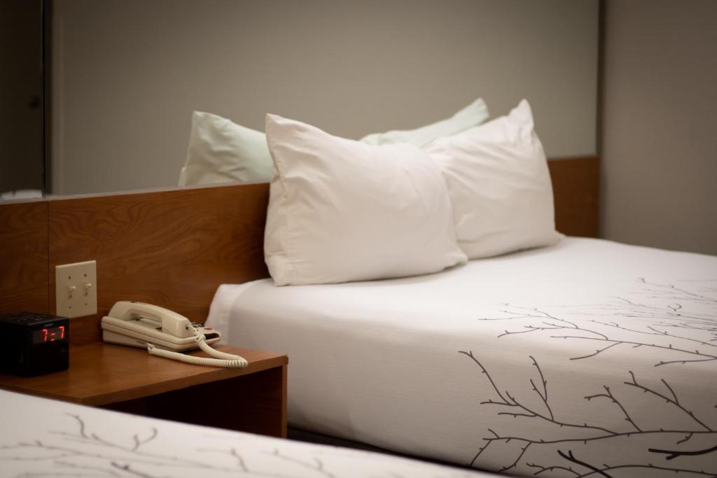 Monument Inn & Suites photo