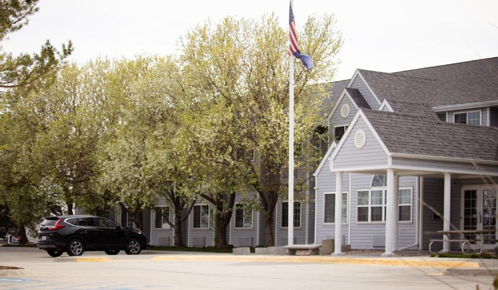 Monument Inn & Suites photo