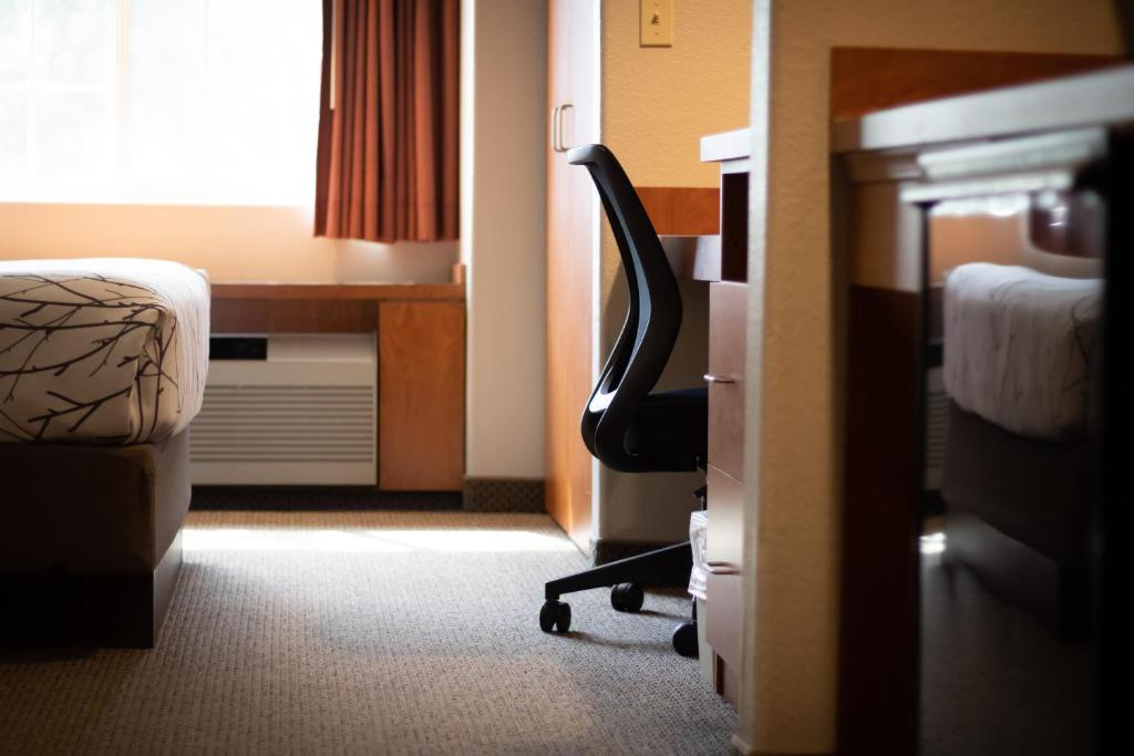 Monument Inn & Suites photo