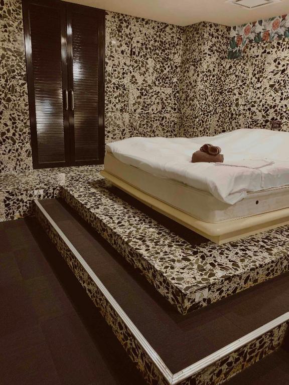 Łóżko lub łóżka w pokoju w obiekcie premium resort nagoya