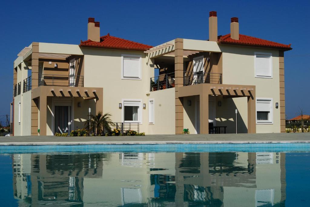 Bazén v ubytování Antonios Village Hotel & Apartments nebo v jeho okolí
