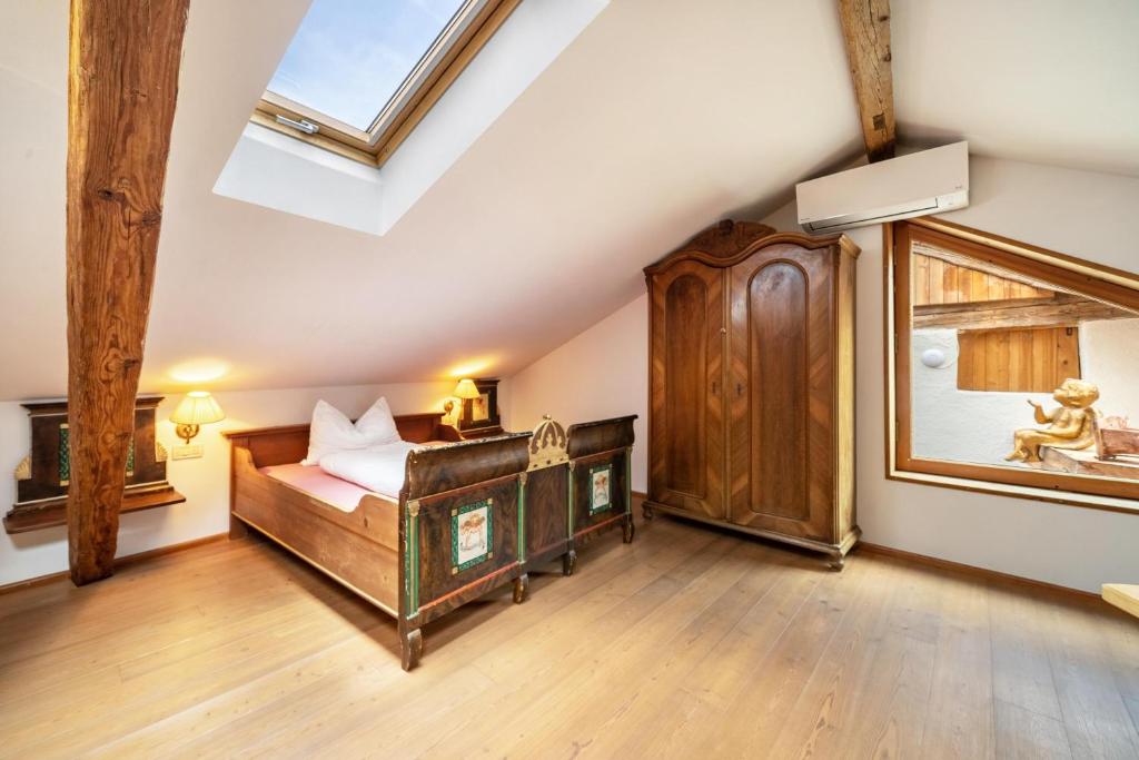 A bed or beds in a room at Ansitz Gurtenhof O v Wolkenstein