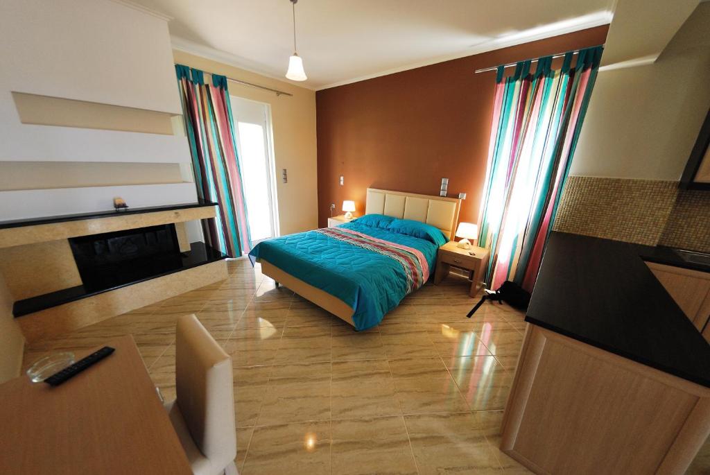Postel nebo postele na pokoji v ubytování Antonios Village Hotel & Apartments