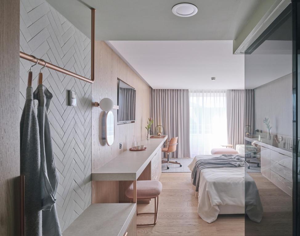 Postel nebo postele na pokoji v ubytování Swissôtel Kursaal Bern
