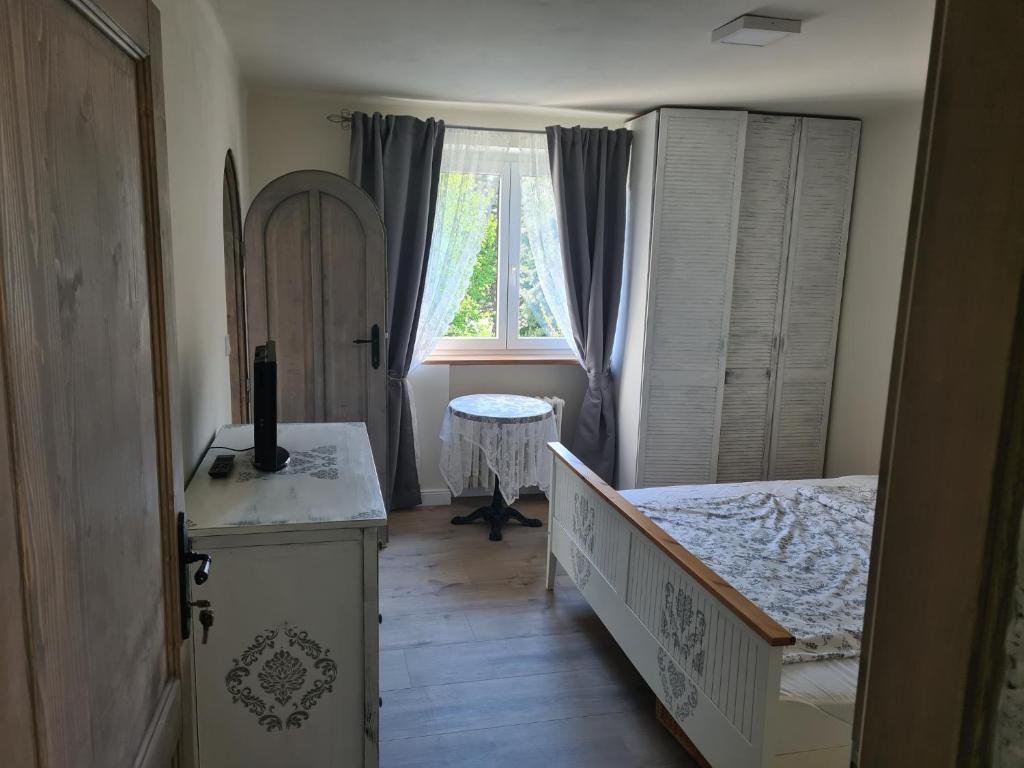 Postel nebo postele na pokoji v ubytování Airport Rooms