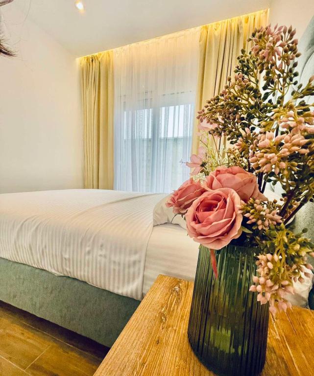 Postel nebo postele na pokoji v ubytování Garden Villas