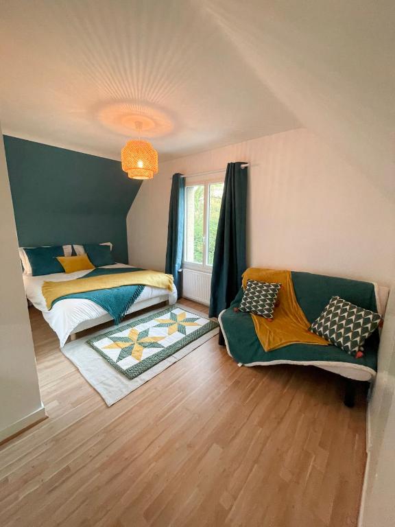 a bedroom with two beds and a window at Maison de la Vicomté in Dinard
