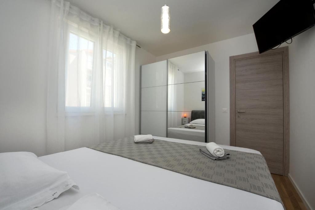 Posteľ alebo postele v izbe v ubytovaní Apartman Eni