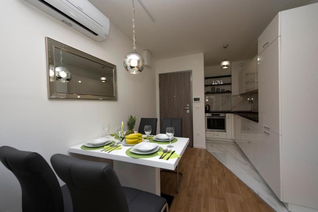 Kuchyňa alebo kuchynka v ubytovaní Apartman Eni