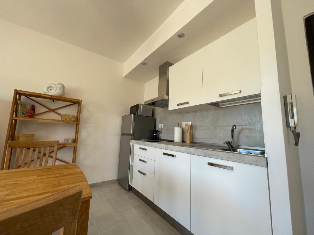Kuchyňa alebo kuchynka v ubytovaní SeaSun Guest House Alghero