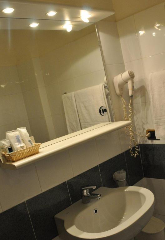 Albergo Della Corona - Triple Room