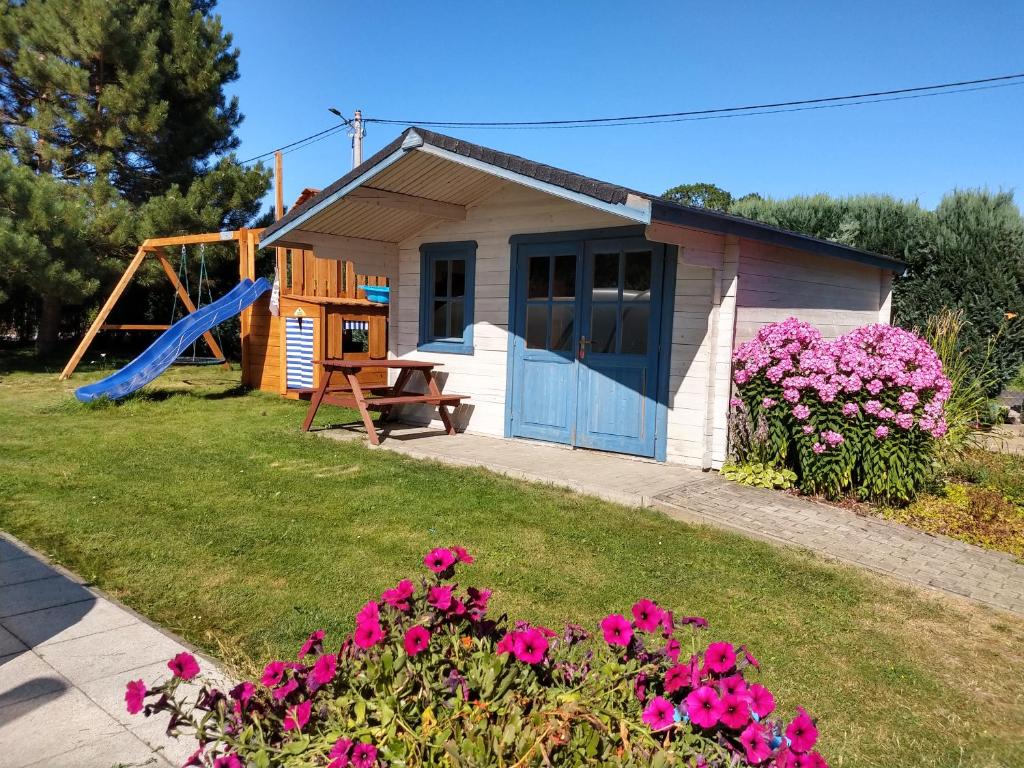 Plac zabaw dla dzieci w obiekcie Vila Les Kralovstvi