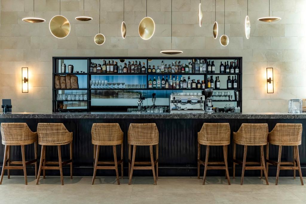 Lounge nebo bar v ubytování Gomeh by Isrotel Collection
