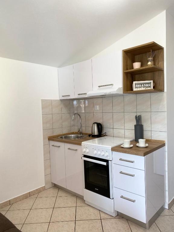 Kuchyňa alebo kuchynka v ubytovaní Apartments LucMar