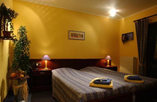 Postel nebo postele na pokoji v ubytování Hostellerie Au Vieux Hetre