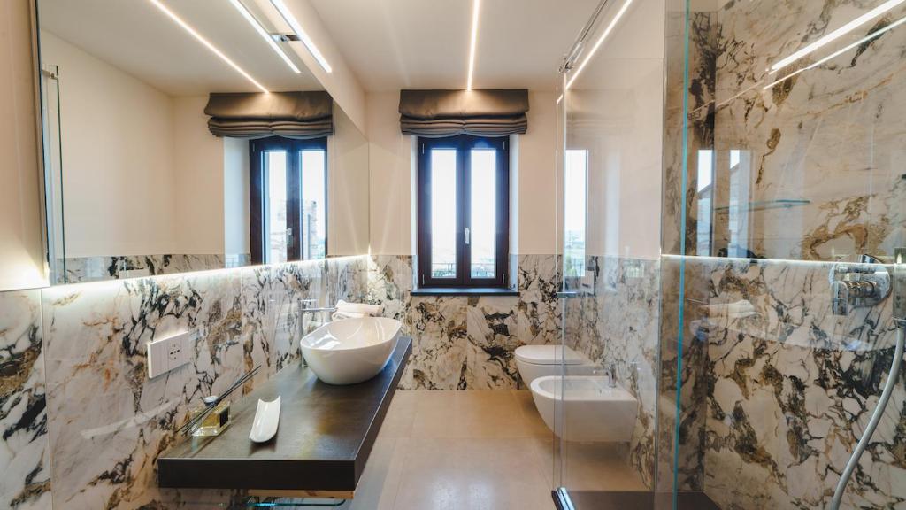 Ένα μπάνιο στο Vietti Apartments