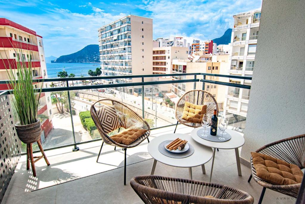 A016 - Apartamento con vistas al mar en la playa del Arenal ...
