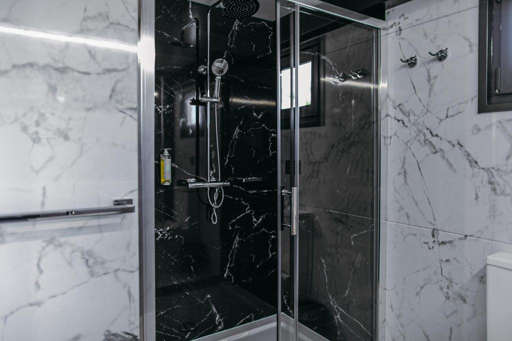 HT Houseboats - luksusowe domki na wodzie - sauna, jacuzzi - 13