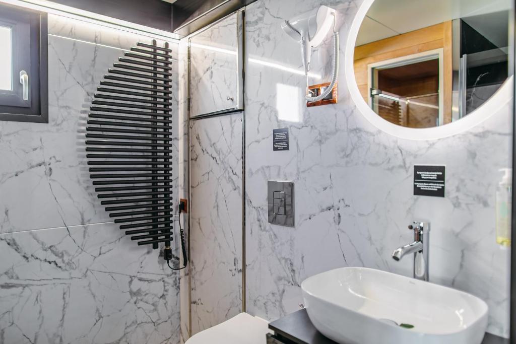 HT Houseboats - luksusowe domki na wodzie - sauna, jacuzzi - 14