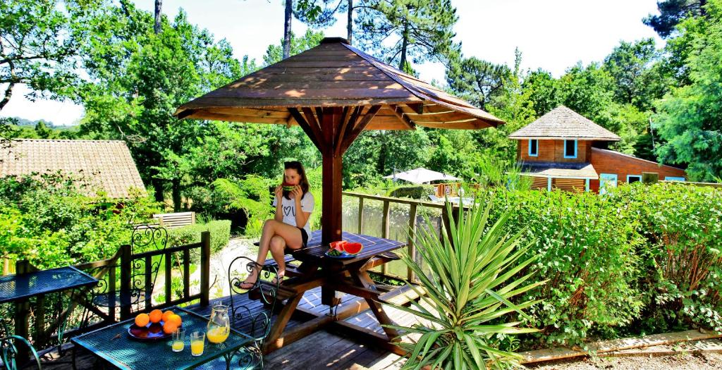 Zahrada ubytování Village Nature et Océan à côté de la plage avec piscine et jacuzzi