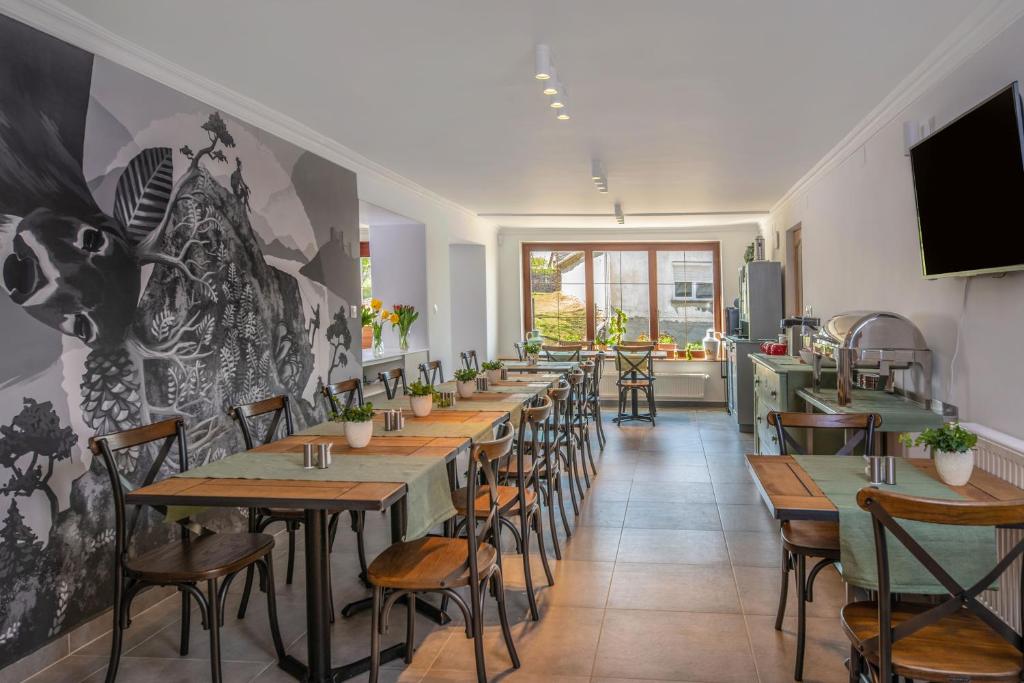 Reštaurácia alebo iné gastronomické zariadenie v ubytovaní Ferrata Vendégház