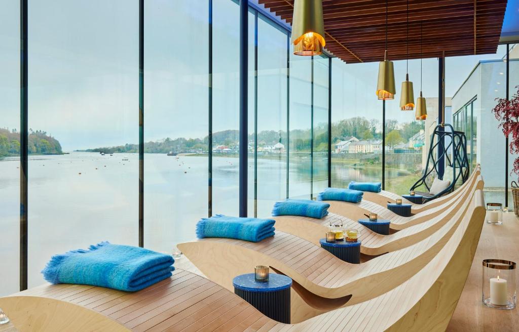 Výhled na řeku, která protéká v blízkosti hotelu